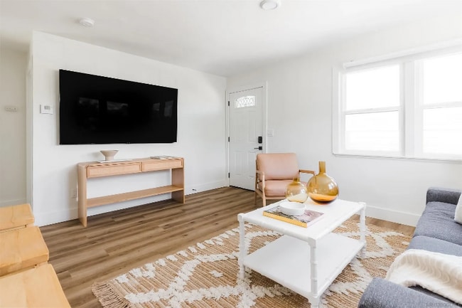 Building Photo - 1231 Center Ave