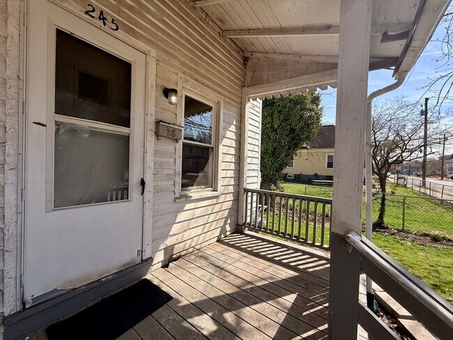 Foto del edificio - 243-245 South