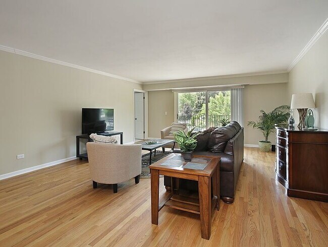 Foto del edificio - 134 Green Bay Rd
