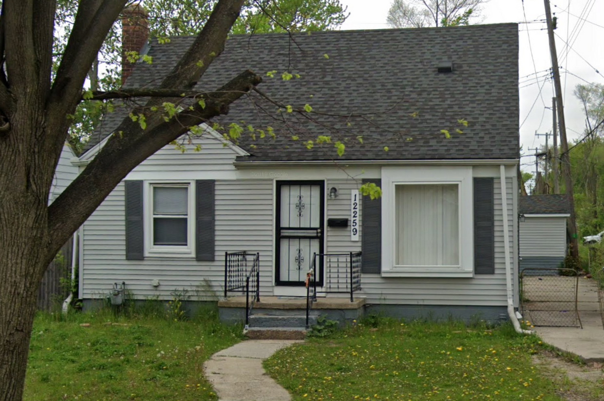 Foto principal - 3 BED 1 BATH Bungalow in Detroit Available!