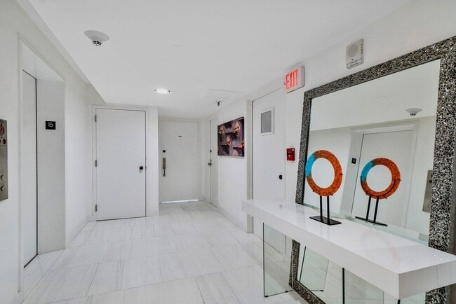 Building Photo - 400 N Flagler Dr