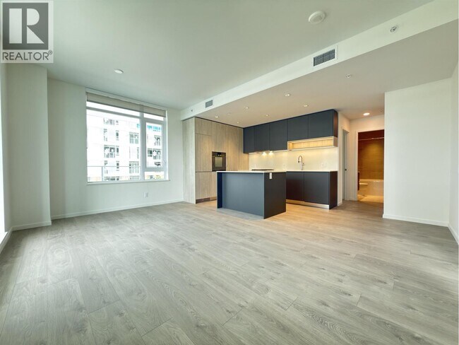 Photo du bâtiment - 6600-6600 Minoru Blvd