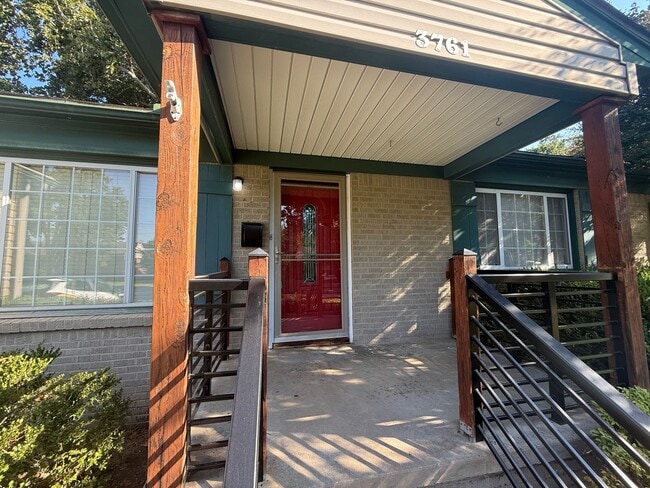 Building Photo - 3761 E 39th Pl