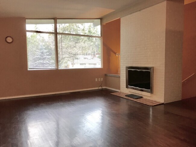 Building Photo - 13915 SE 38th Pl