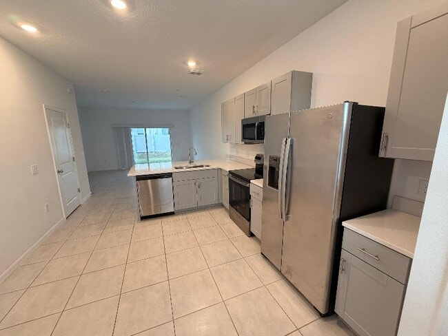 Building Photo - 3068 Skyline Lp