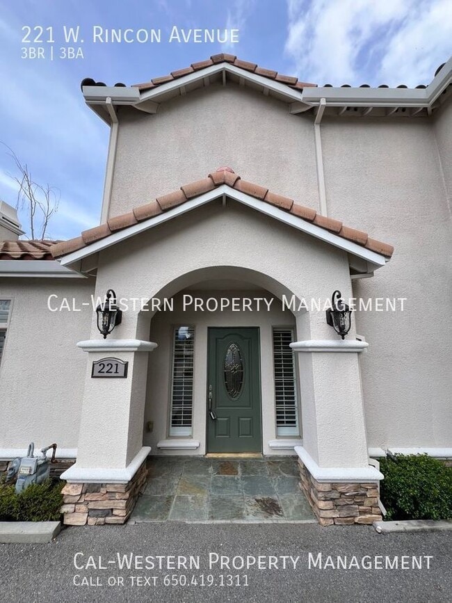 Building Photo - Stunning two-story 3 bedroom, 2.5 bathroom...