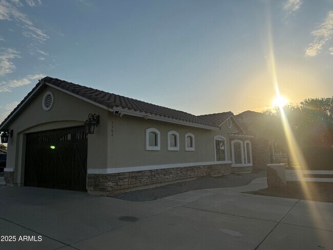 Foto del edificio - 5502 N 105th Ln