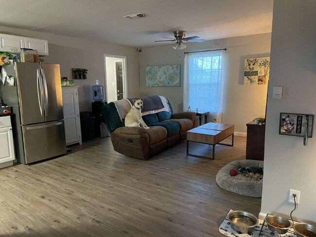 Foto del edificio - 1901 Hudson Ave