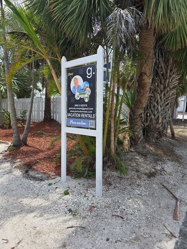 Foto del edificio - Steps to One of the Finest Beaches – Spaci...