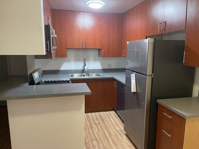 Building Photo - 272 W Tujunga Ave