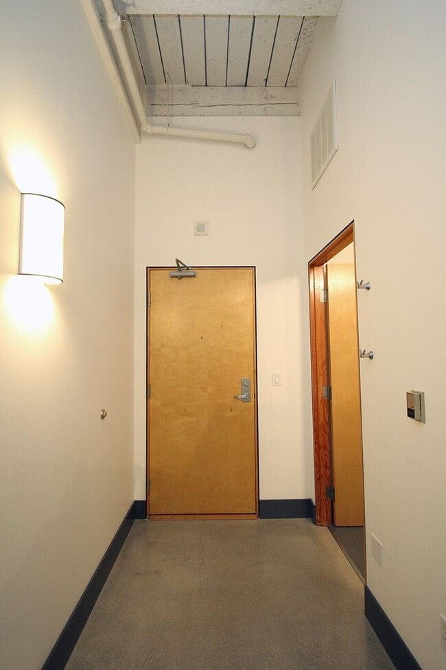 Building Photo - 416 NW 13th Ave