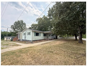 Building Photo - 607 E Elm St