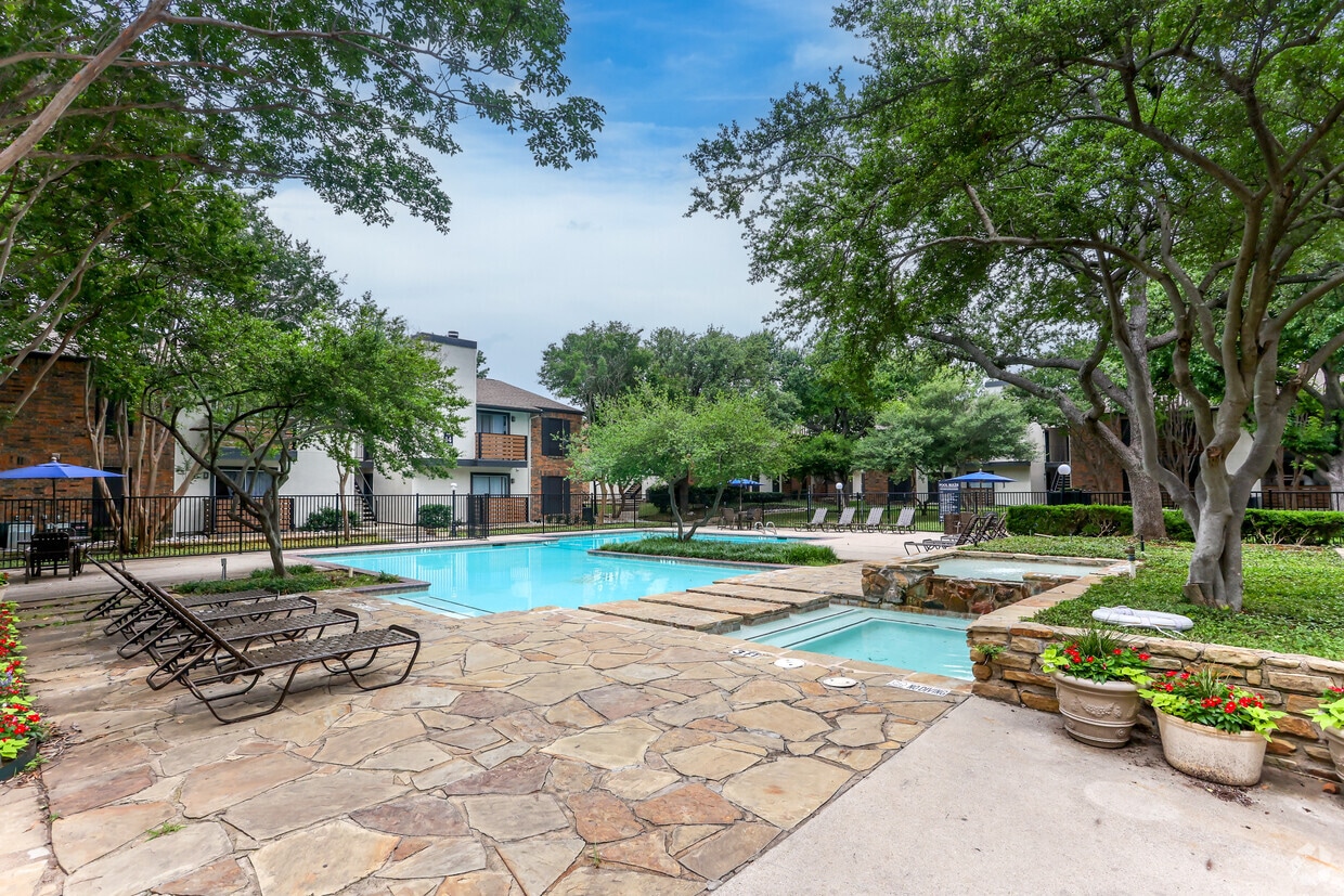 Preston Pointe Apartments in Dallas, TX