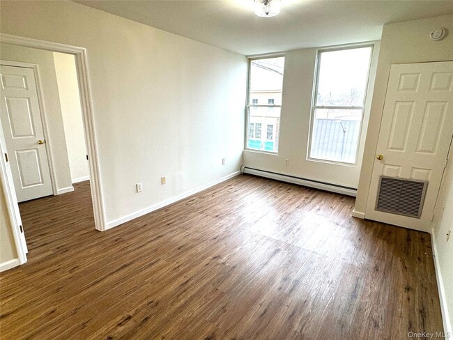 Building Photo - 315 Main St