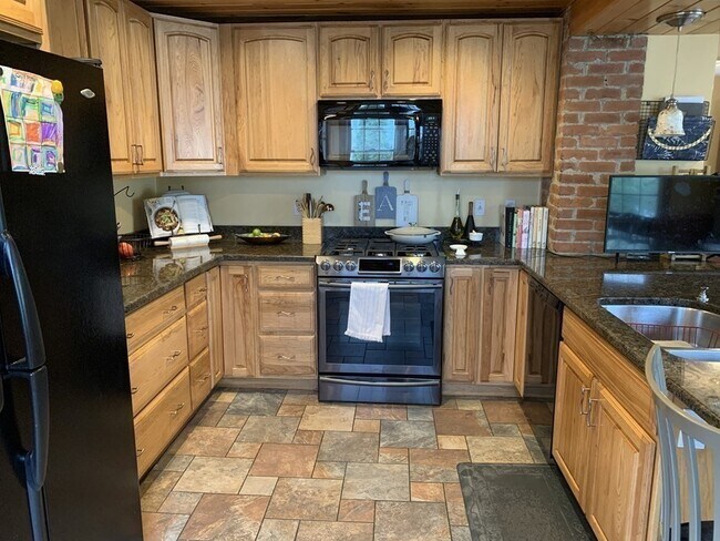 Foto del edificio - 16 Pinevale Ave