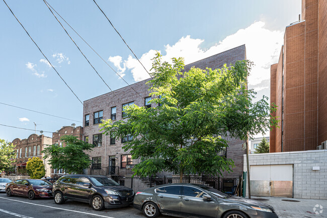 Foto del edificio - 735-741 Hinsdale St