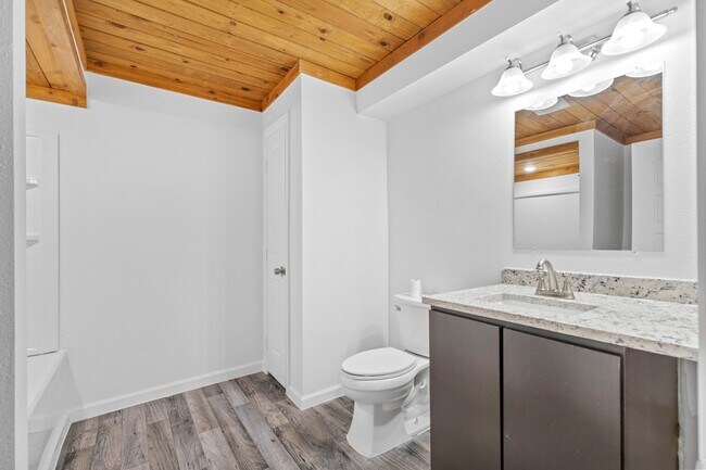 Foto del edificio - Beautiful & Unique Rental Home Spacious, C...