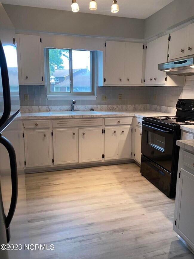 81 Quarterdeck, New Bern, NC 28562 Townhome Rentals in New Bern NC