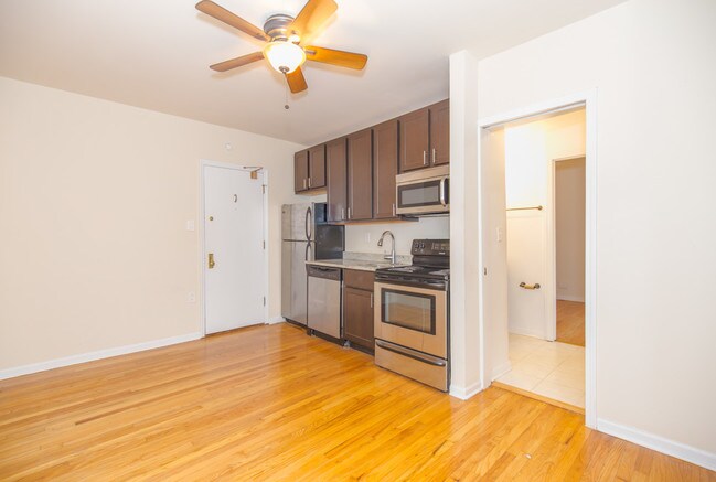 Foto del edificio - 1504 N Dearborn Pkwy