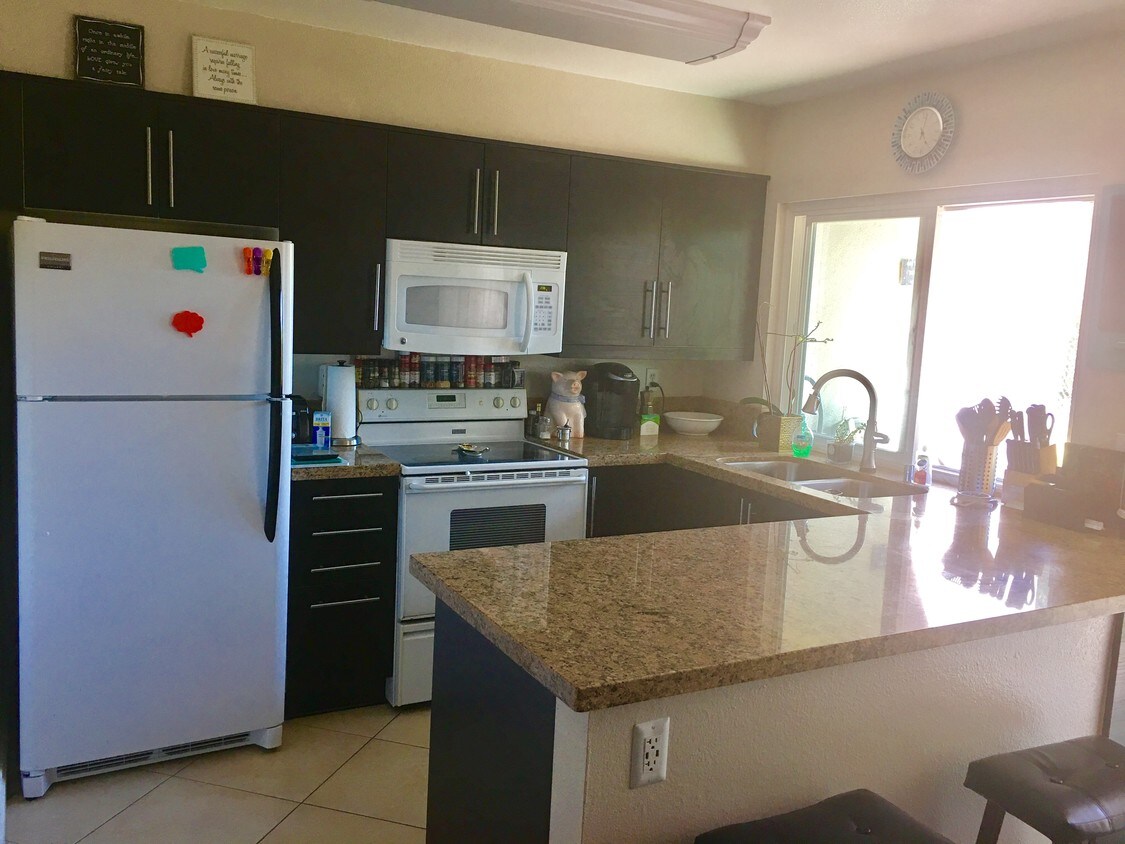 fully stocked kitchen - 8075 Caminito de Pizza