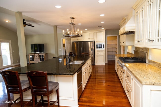 Building Photo - 385 Somerset Cir