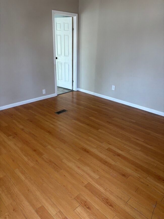 entry room - 1745 Spruce Dr