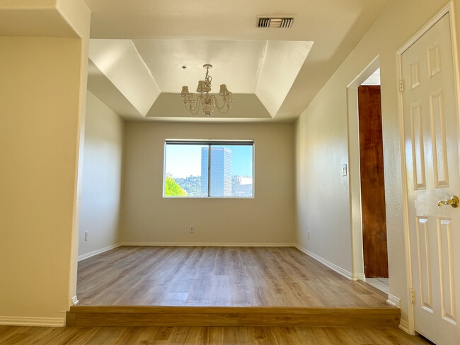 Building Photo - 10626 Valley Spring Ln