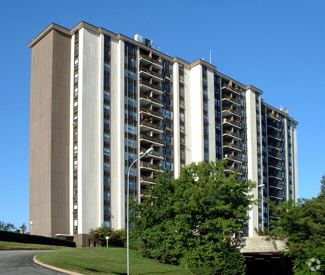 Building Photo - Eastpointe Condominium