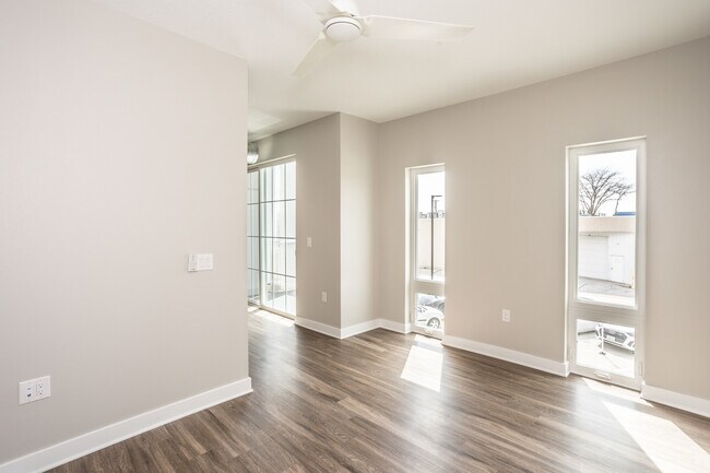 Foto del edificio - 450 SW 7th St