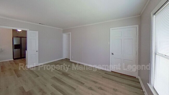 Building Photo - 3625 Mt Washington St