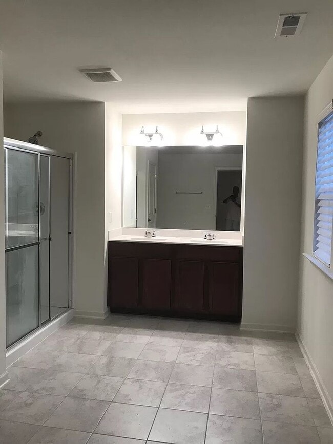 Building Photo - Room in 5 Bedroom Home at Reunion Creek Pwky