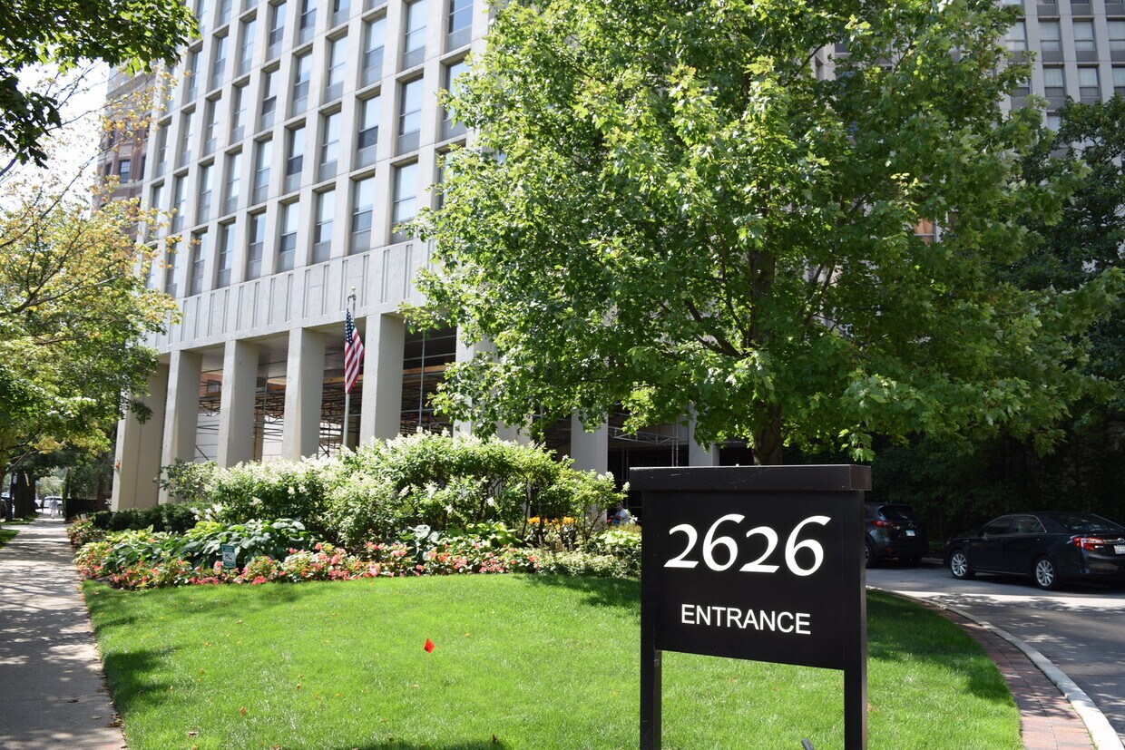 Foto principal - 2626 N Lakeview Ave