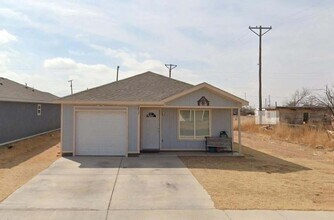 Building Photo - 2832 E 7th St