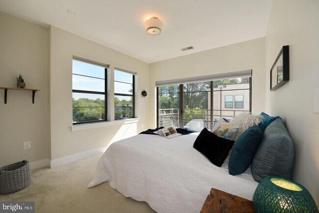 Foto del edificio - 5201 Wisconsin Ave NW