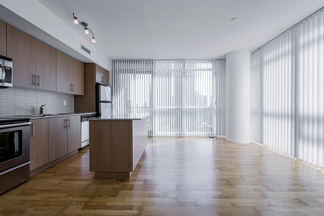 Photo du bâtiment - 55-1755 Bremner Blvd