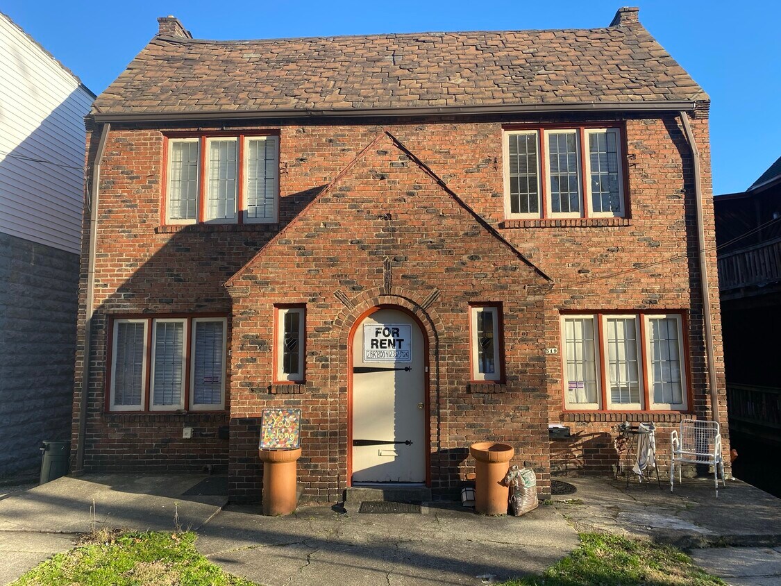 Tudor exterior - 517 S Braddock Ave