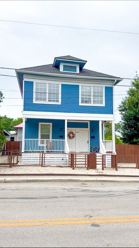 Primary Photo - 802 Montana St