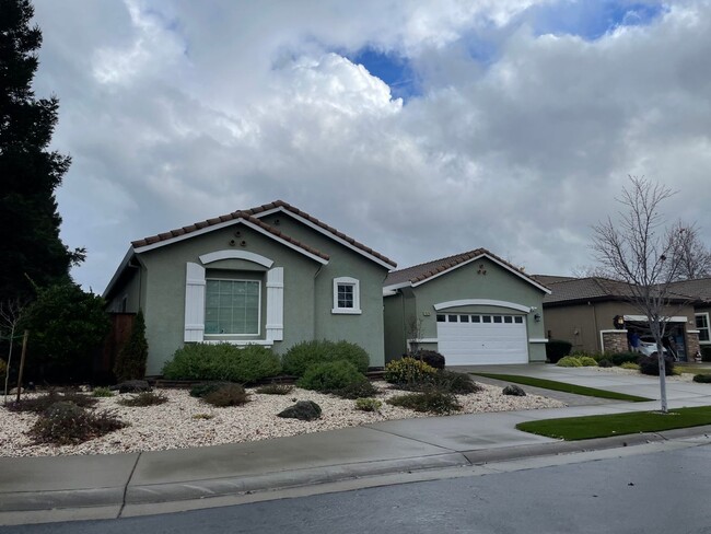 Building Photo - BEAUTIFUL SINGLE STORY HOME IN ROSEVILLE!!