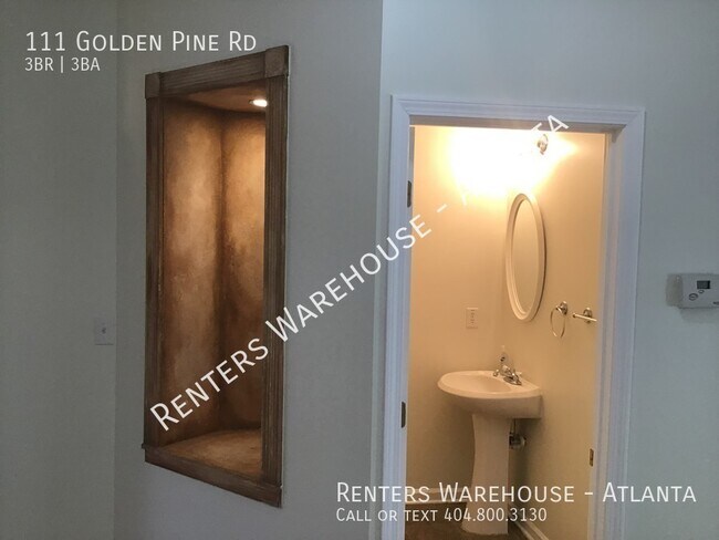Building Photo - Recently Renovated 3 Bedroom Townhome in A...