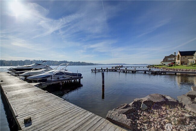 Building Photo - 4bd/4ba Kirkland House