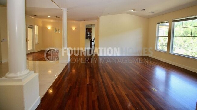 Building Photo - 6 Leona Dr