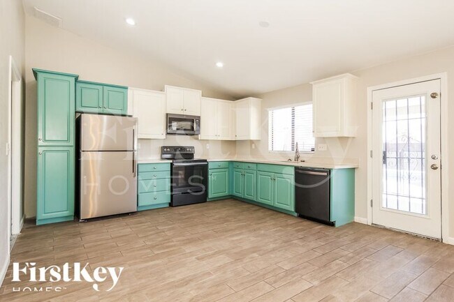 Building Photo - 4237 W Grovers Ave