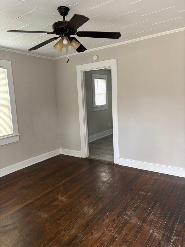 Building Photo - Cozy Two Bedroom Duplex (500.00 off first ...