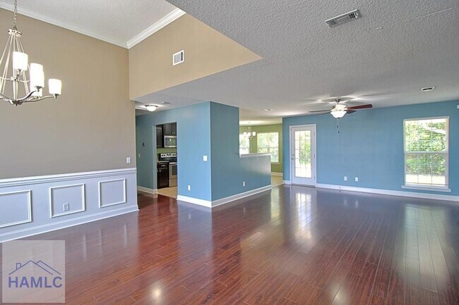 Foto del edificio - 720 Highgrove Ct
