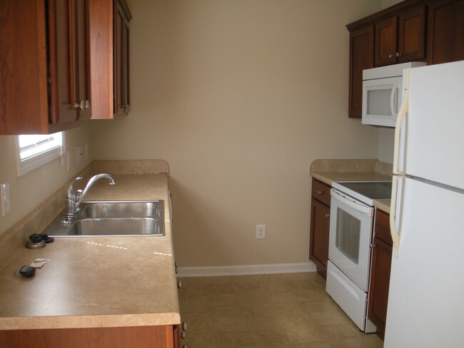 Building Photo - 2 Bedroom/2.5 Bath Condo in Johnson City