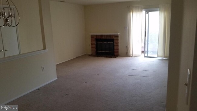 Building Photo - 15035 Cherrywood Dr