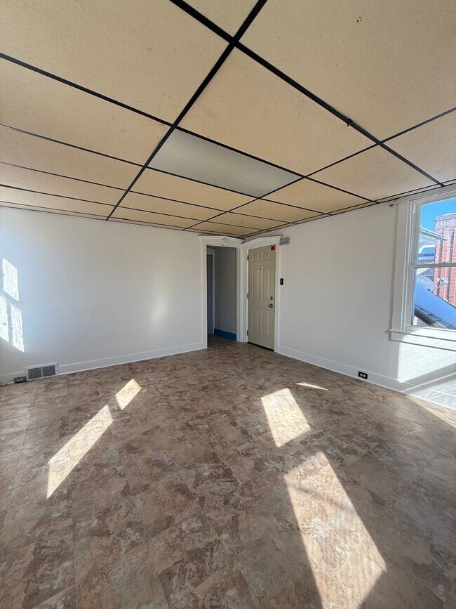 Foto del edificio - 317 W High St