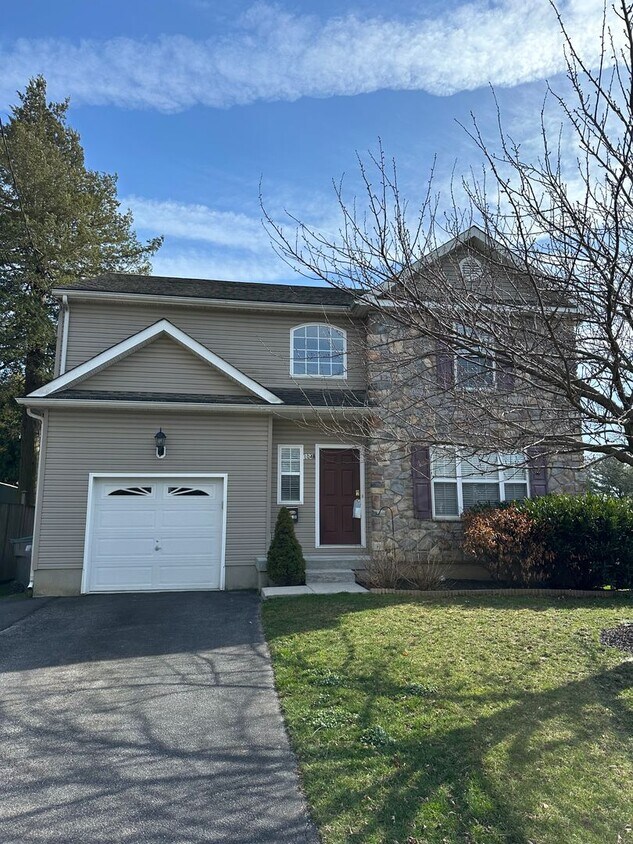 Foto principal - North Wilmington Colonial - McDaniel Heigh...