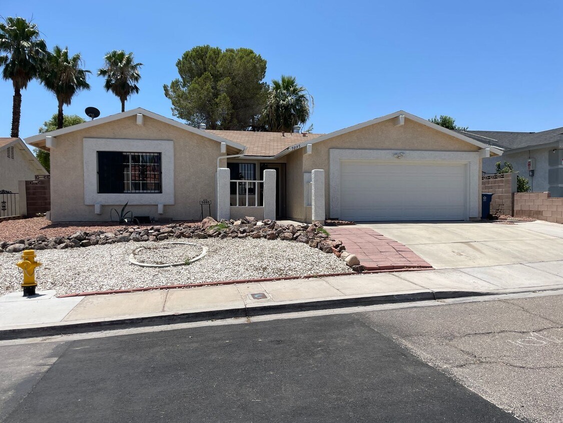 Foto principal - 3 bedroom home in Summerlin North