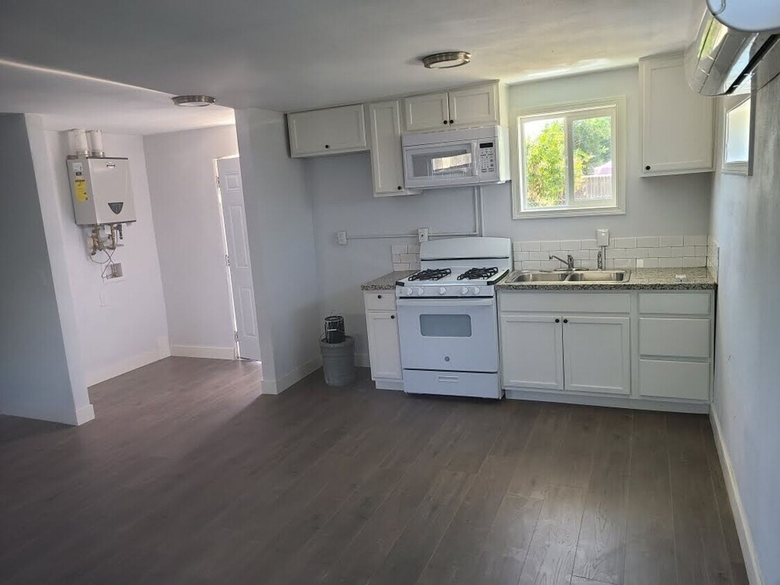 Primary Photo - Charming 2-Bedroom Residence in the Heart ...